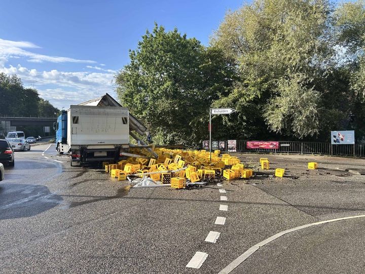 Rothrist: Fahrbahn mit Bierflaschen übersät