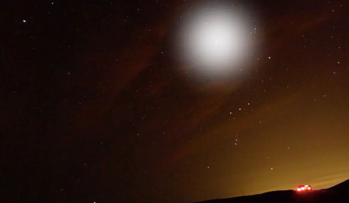 Some facts on Betelgeuse going supernova